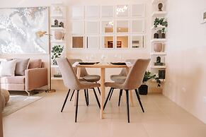 A Luxurious 1BR Apartment