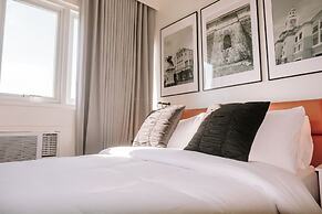 A Luxurious 1BR Apartment