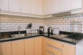 A Warm & Cozy City Studio