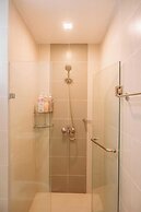 A Warm & Cozy City Studio