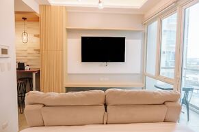 A Warm & Cozy City Studio