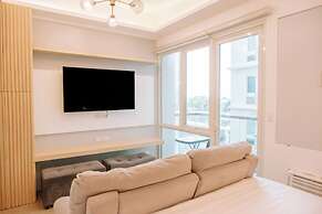 A Warm & Cozy City Studio