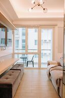 A Warm & Cozy City Studio