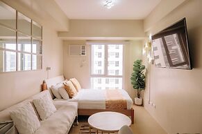 Minimalist Chic City Loft