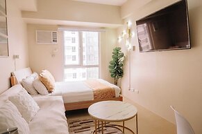 Minimalist Chic City Loft