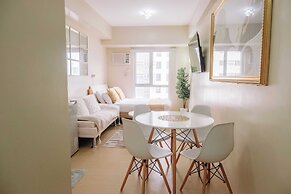 Minimalist Chic City Loft