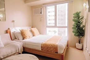 Minimalist Chic City Loft