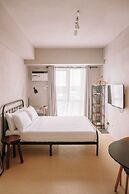 A Cozy Urban Home Away