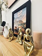 Bright & Airy Urban Escape