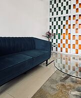 Bright & Airy Urban Escape