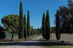 Country Villa In Tuscan Hills