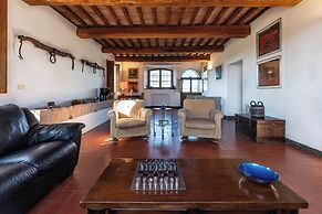 Country Villa In Tuscan Hills