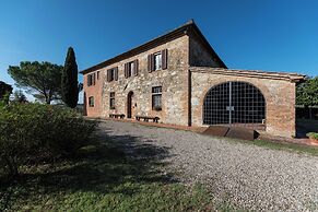 Country Villa In Tuscan Hills