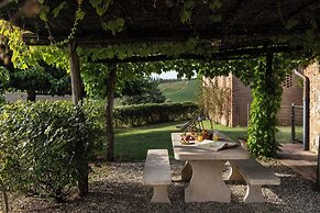 Country Villa In Tuscan Hills