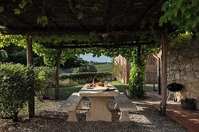 Country Villa In Tuscan Hills