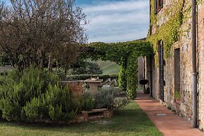 Country Villa In Tuscan Hills