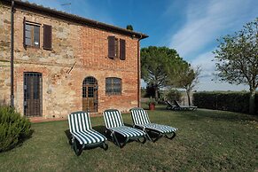 Country Villa In Tuscan Hills