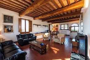 Country Villa In Tuscan Hills