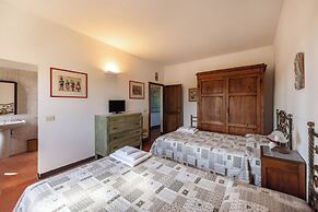 Country Villa In Tuscan Hills