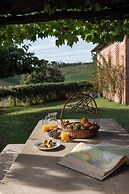 Country Villa In Tuscan Hills