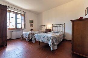 Country Villa In Tuscan Hills