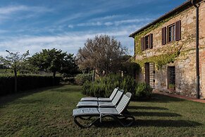 Country Villa In Tuscan Hills
