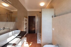 Country Villa In Tuscan Hills