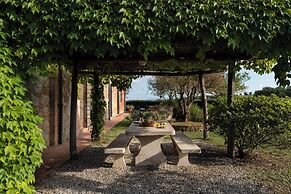 Country Villa In Tuscan Hills