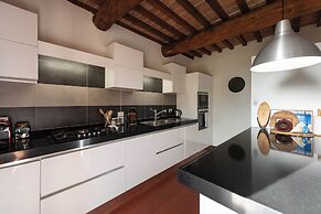 Country Villa In Tuscan Hills