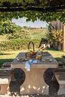 Country Villa In Tuscan Hills