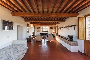 Country Villa In Tuscan Hills
