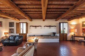 Country Villa In Tuscan Hills