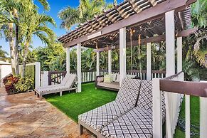 Sophia's Luxury Compound Resort w/ Heated Pool!