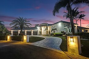 Sophia's Luxury Compound Resort w/ Heated Pool!