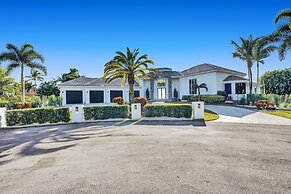 Sophia's Luxury Compound Resort w/ Heated Pool!