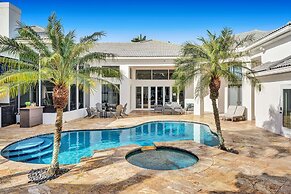 Sophia's Luxury Compound Resort w/ Heated Pool!