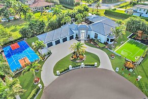 Sophia's Luxury Compound Resort w/ Heated Pool!