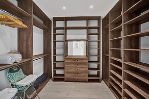 Sophia's Luxury Compound Resort w/ Heated Pool!