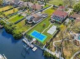 6BR Family Escape-pool, Sport Courts & Game Room