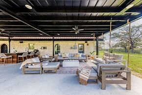 Spacious 90-acre Ranch Ideal for Families Reunions Events Sleeps 13 Sa
