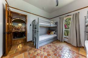 Spacious 90-acre Ranch Ideal for Families Reunions Events Sleeps 13 Sa