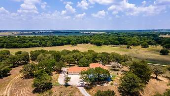 Spacious 90-acre Ranch Ideal for Families Reunions Events Sleeps 13 Sa