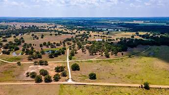 Spacious 90-acre Ranch Ideal for Families Reunions Events Sleeps 13 Sa