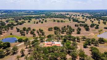 Spacious 90-acre Ranch Ideal for Families Reunions Events Sleeps 13 Sa