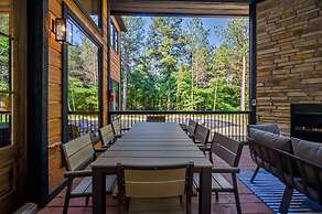 Luxurious Bright Modern Broken Bow Dream Retreat