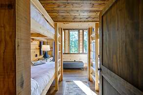 Luxurious Bright Modern Broken Bow Dream Retreat