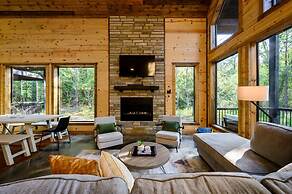 Luxurious Bright Modern Broken Bow Dream Retreat