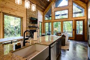 Luxurious Bright Modern Broken Bow Dream Retreat