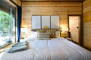 Luxurious Bright Modern Broken Bow Dream Retreat