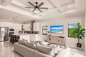 Luxurious Naples 4BR w Pool by Vanderbilt Beach